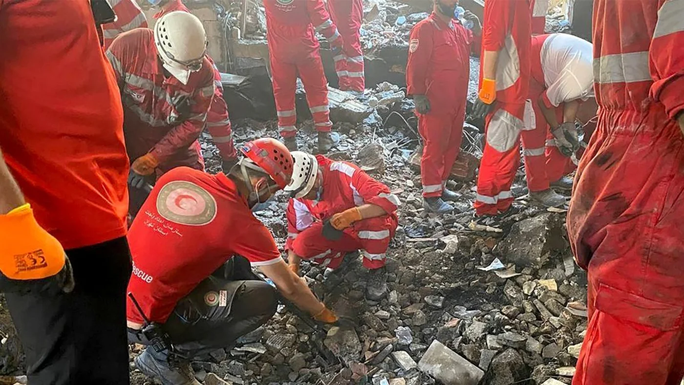 Rescue teams search rubble in Tehran after Israeli strikes, 17 June 2025 (Iranian Red Crescent/AFP)