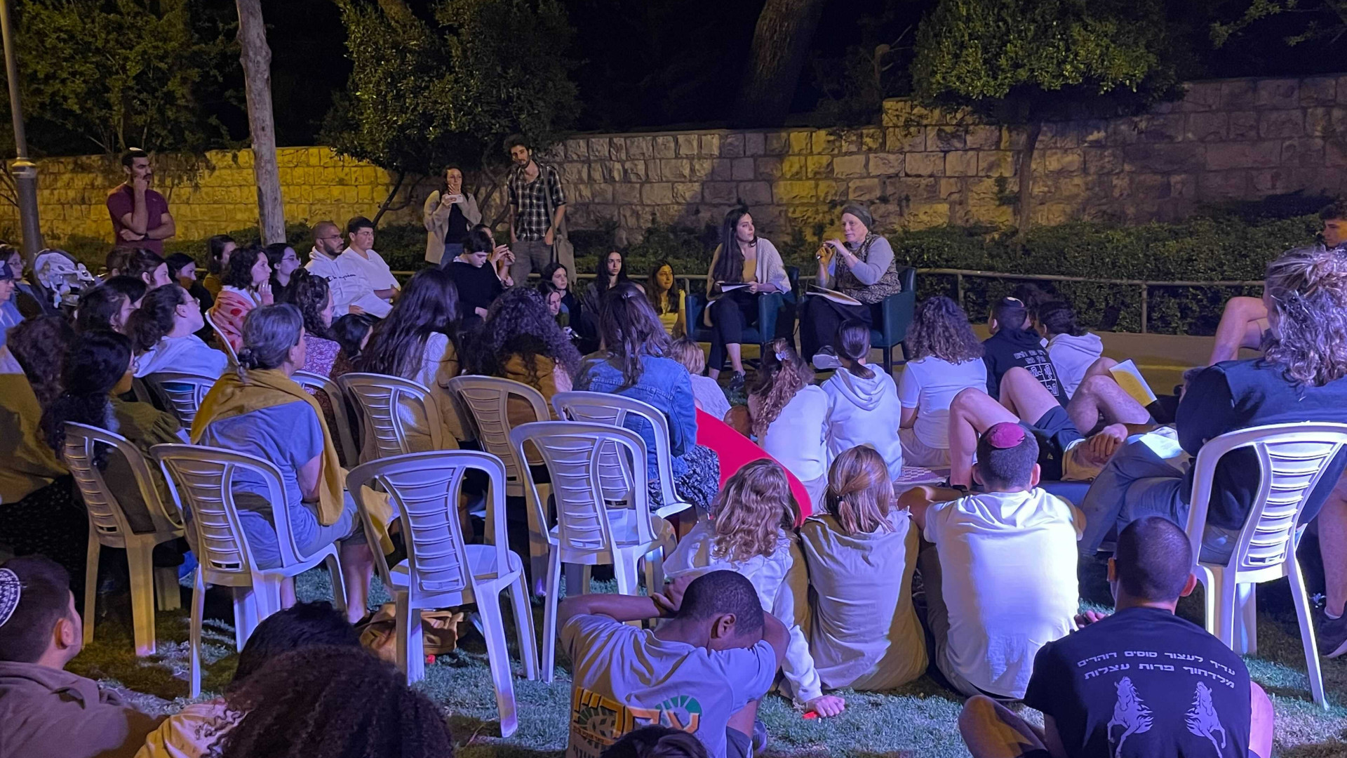 Crowds gather to listen to Holocaust survivors' testimonies in West Jerusalem on 27 April, 2022 (MEE)