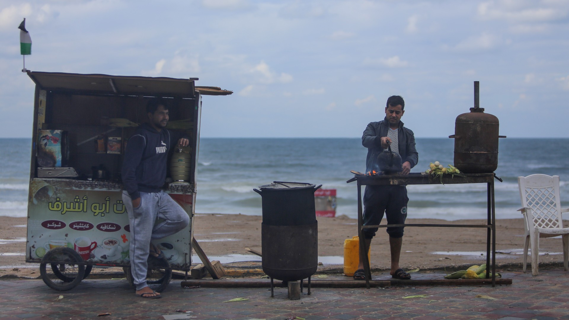 Informal vending carts are a common sight in Gaza, and provide affordable drinks and snacks for residents in the impoverished Palestinian territory (MEE/Muhammed Hajjar)