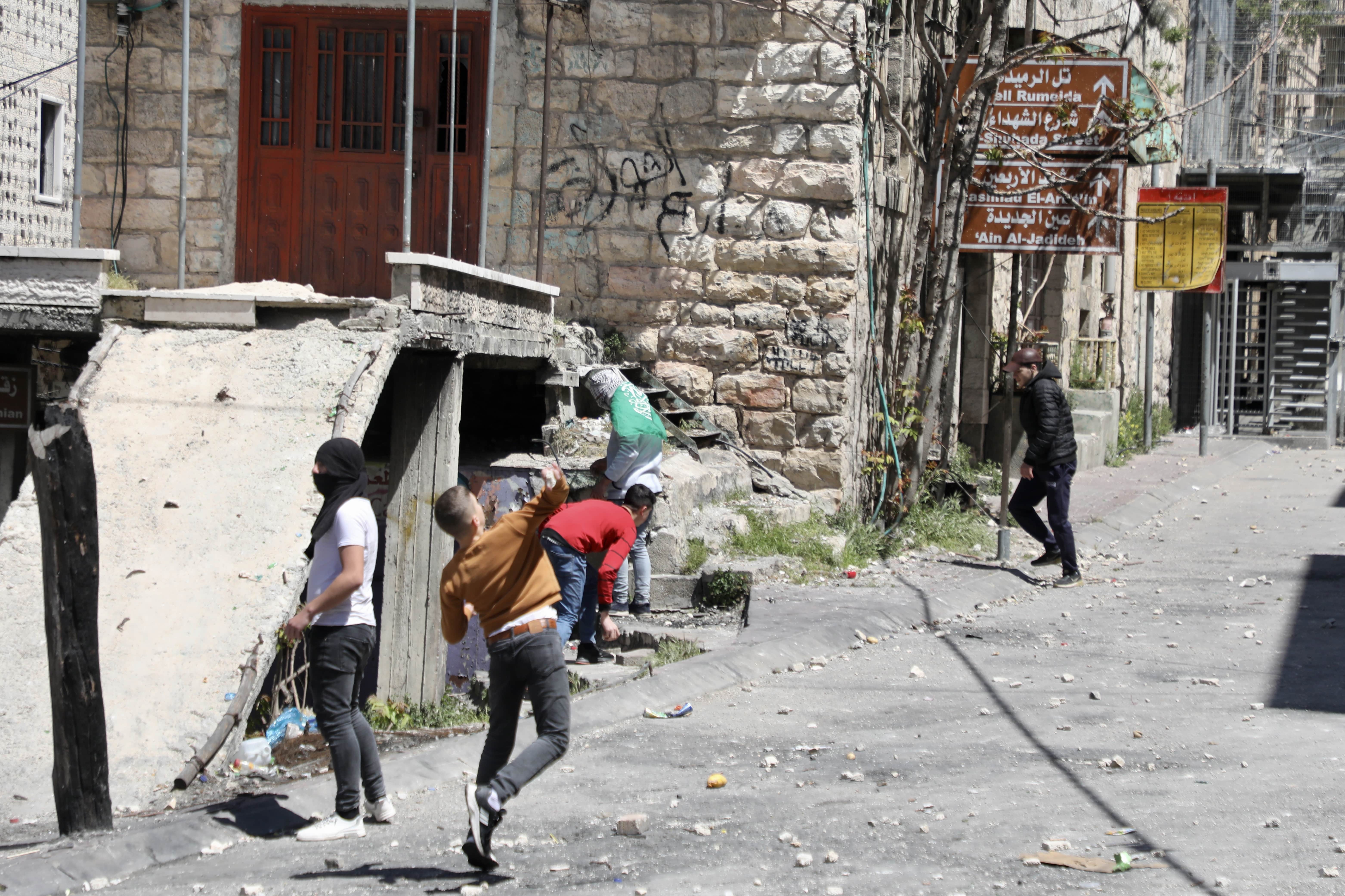 Palestinian protester confront Israeli soldier in Hebron south of the West Bank. (MEE/Mosab Shawer)