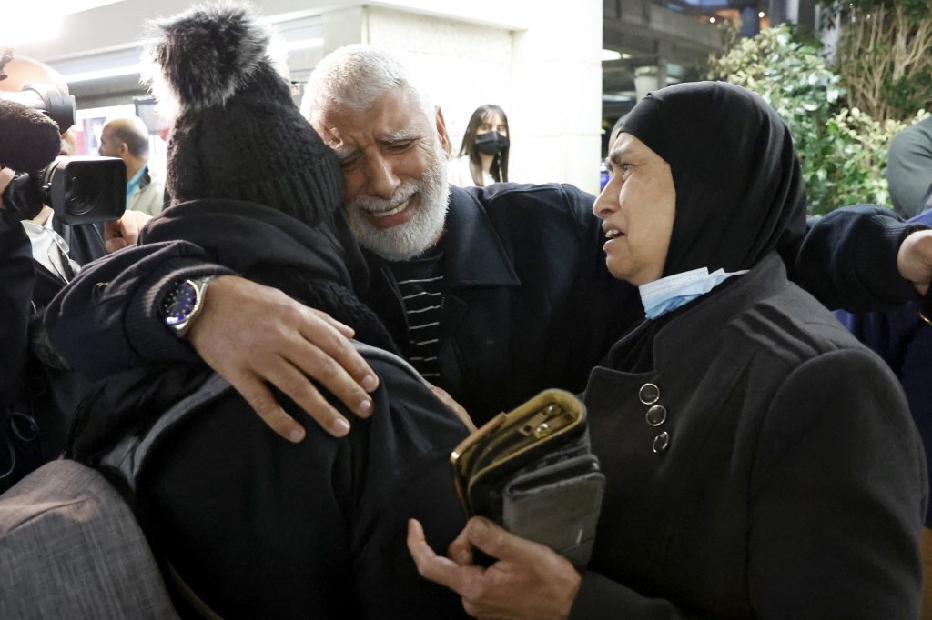 Relatives greet Israelis evacuated from Ukraine at Ben Gurion airport, Tel Aviv on 1 March 2022 (AFP)