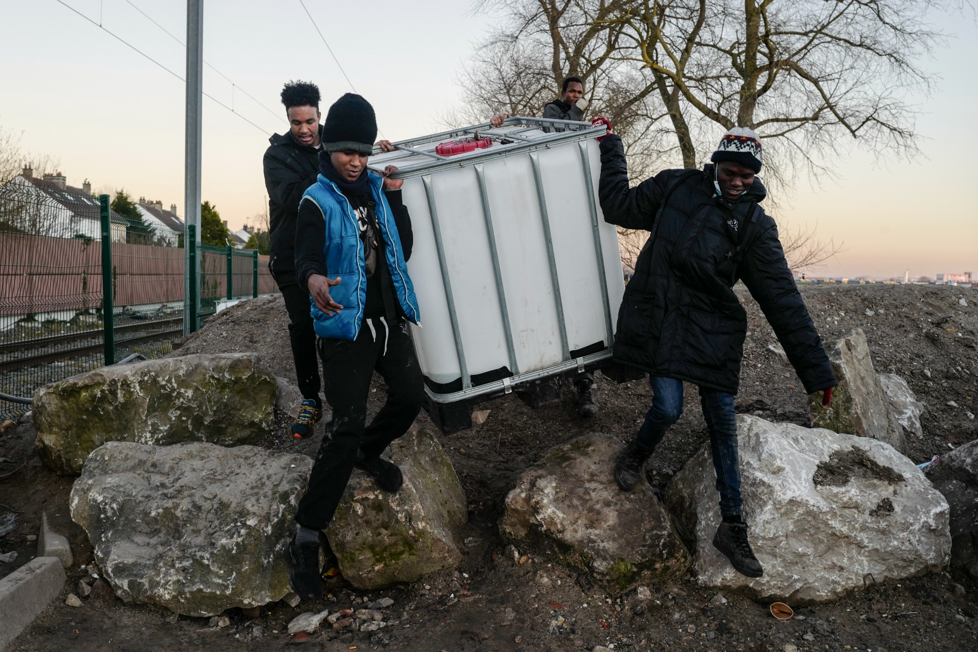 Migrants have not emerged a contentious issue in Calais despite the anti-immigration rhetoric of many presidential candidates (MEE/Abdul Saboor)
