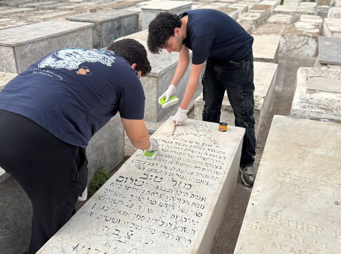 Young Moroccans clean and repaint graves in the Jewish cemetery of Essaouira, Morocco, in an interfaith initiative organised by Mimouna Association (Facebook Mimouna Association)