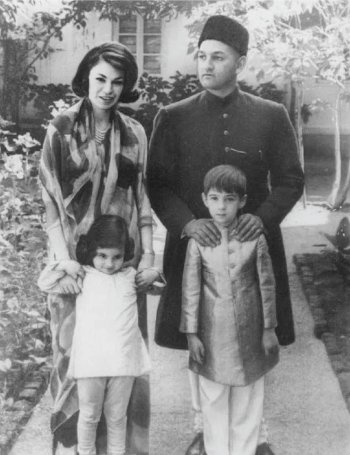 Mukarram Jah is succeeded by his son Azmet Jah (front right), seen as a child in this family photo (National Archives)