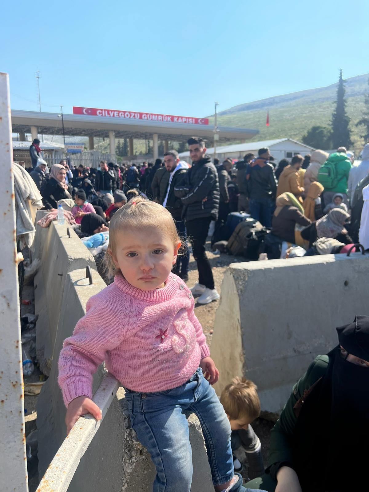 Syrian refugees outside the Cilvegozu border gate on the Turkish side of the Syria border