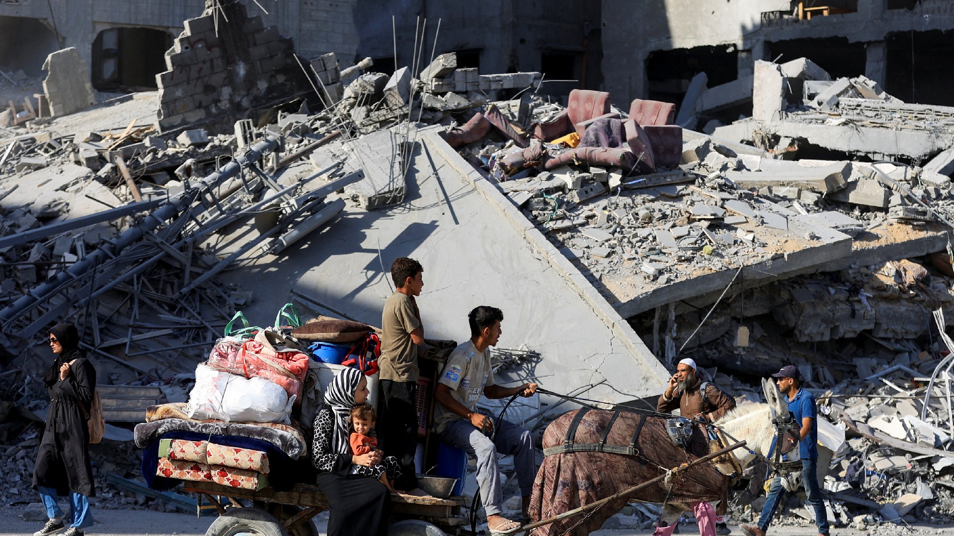Palestinians return home ceasefire