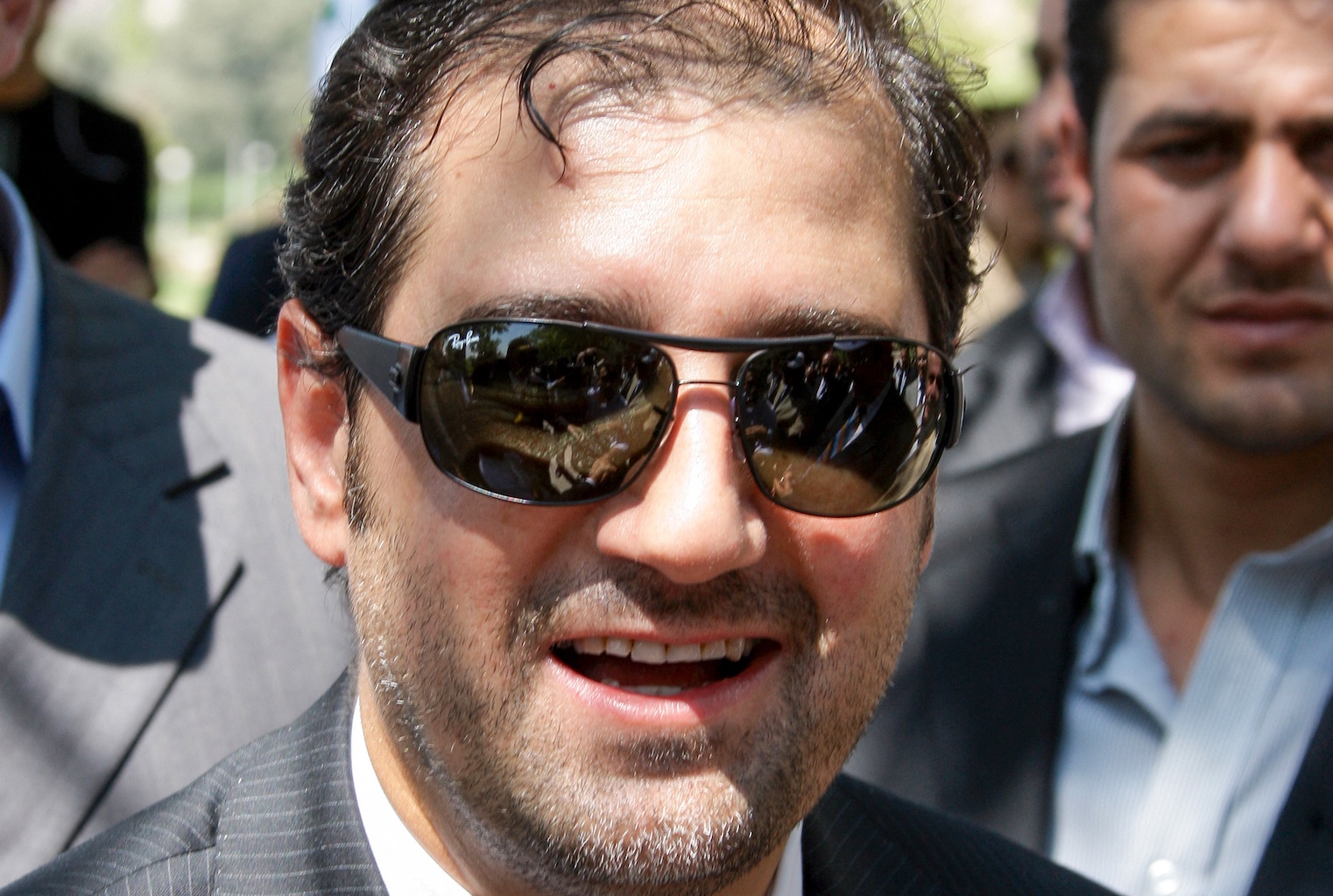 Rami Makhlouf assistant à la cérémonie de hissage d’un drapeau syrien au-dessus de Damas pour célébrer les dix ans de pouvoir du président Bachar al-Assad,  le 17 juillet 2010 (AFP)