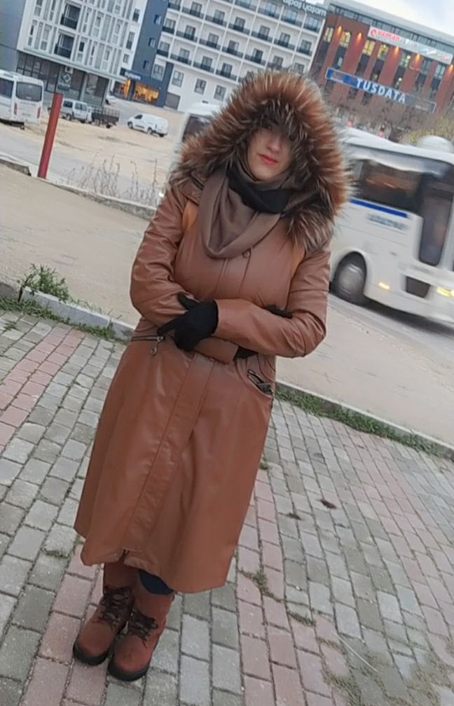 When Rawnd’s home in Yarmouk camp  was destroyed by a Syrian army air strike, she fled with her mother and sisters to Jordan