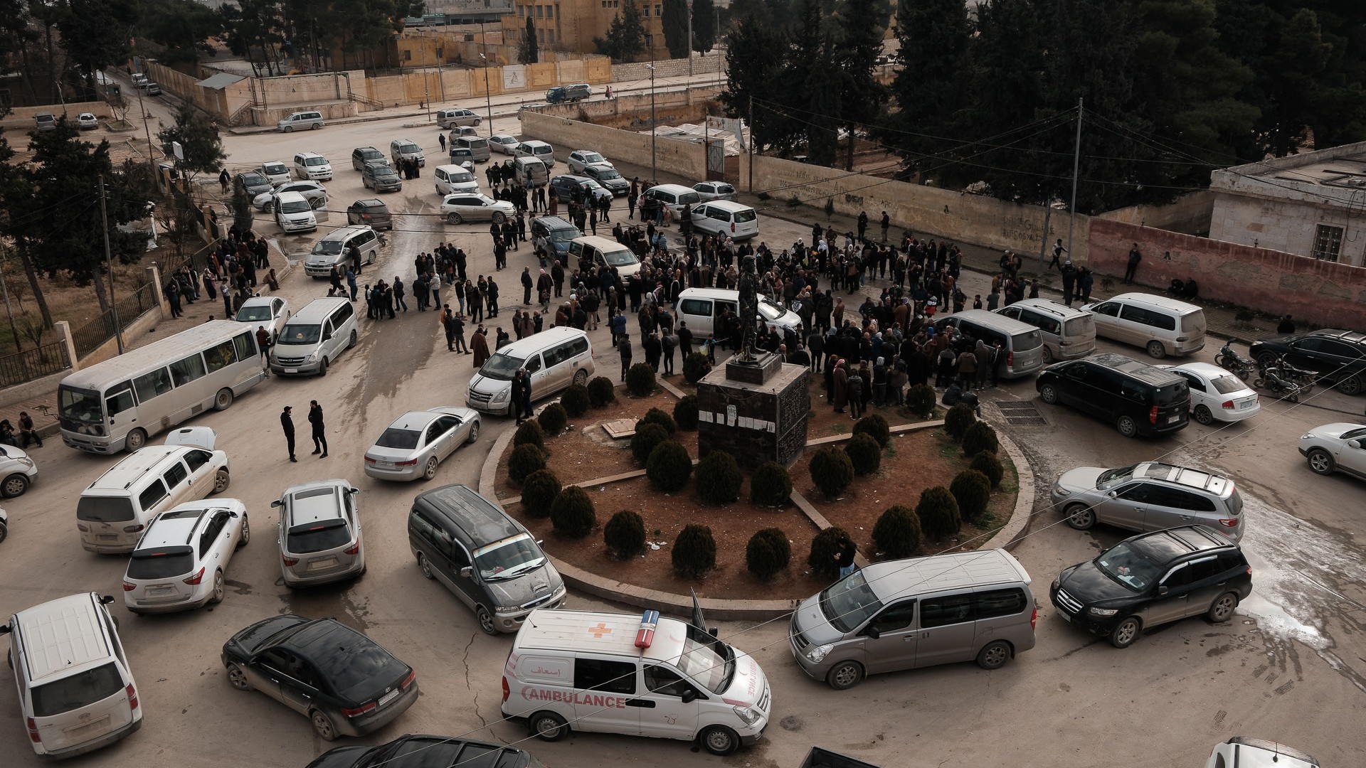 Residents of Kobane arrive in the town centre 