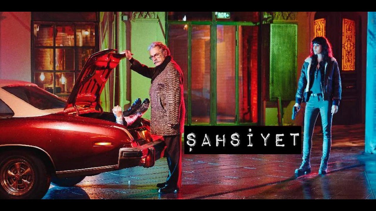 Haluk Bilginer (à gauche) a remporté un International Emmy du meilleur acteur pour son rôle principal dans Şahsiyet (Ay Yapim)