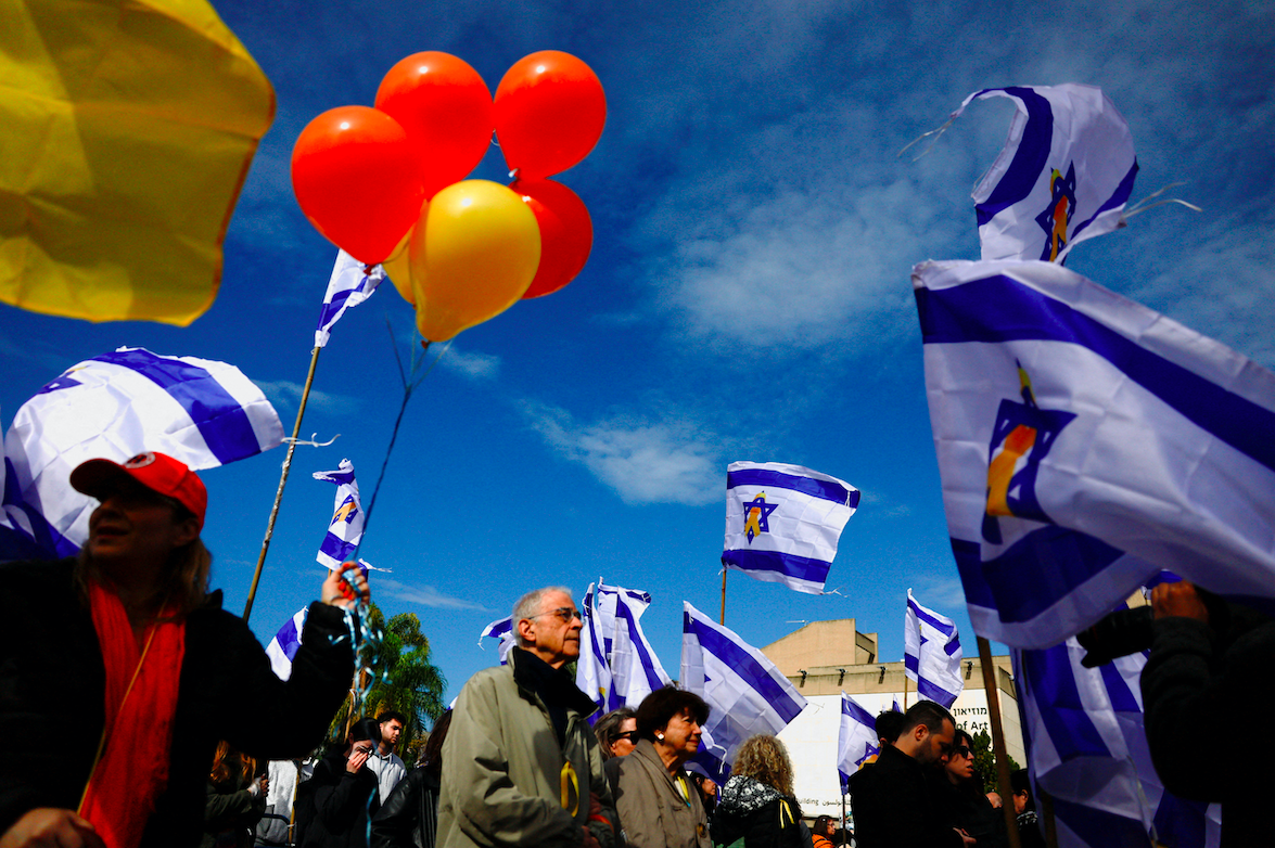People react on the day the bodies of four Israeli captives are handed over under the terms of a ceasefire between Hamas and Israel, in Tel Aviv, Israel February 20, 2025. (REUTERS/Ammar Awad)