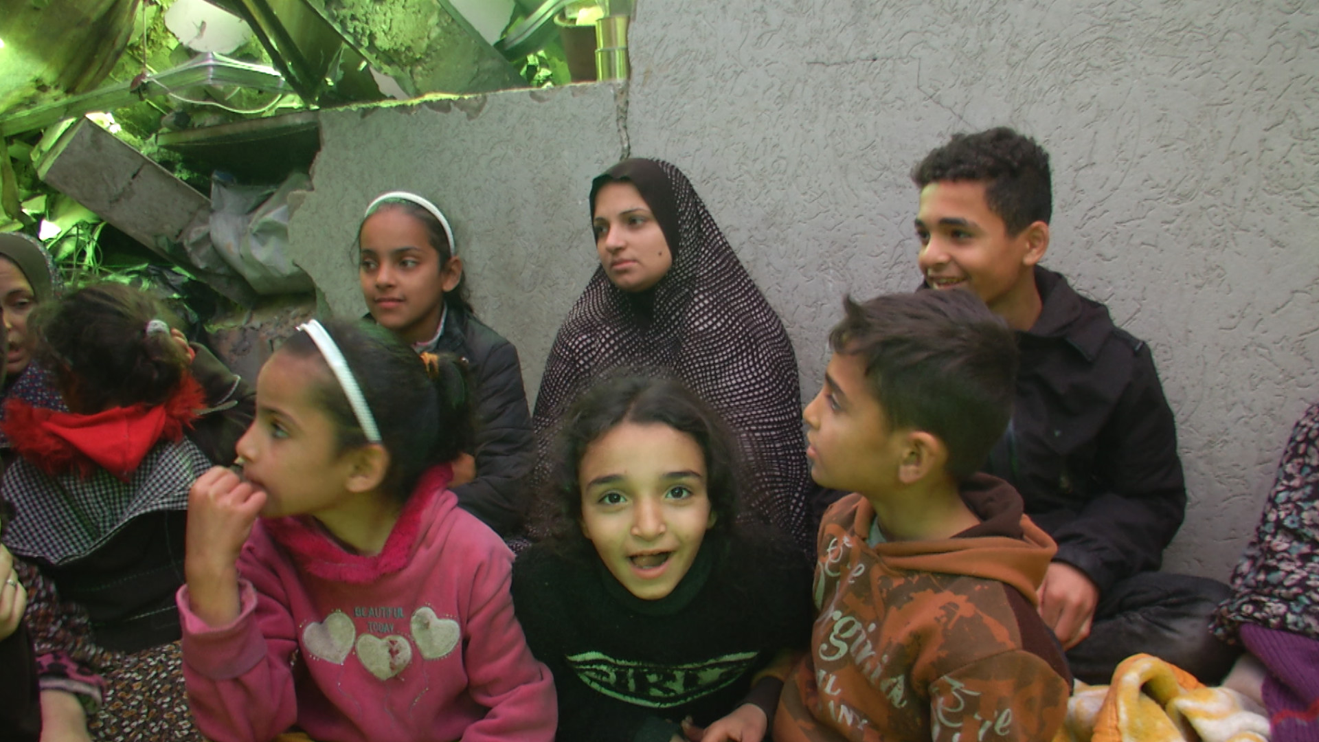Shireen Abu Daher (c), une Palestinienne qui a perdu son bébé à naître lors d’un déplacement forcé par les Israéliens (MEE/Mohammed Baker)