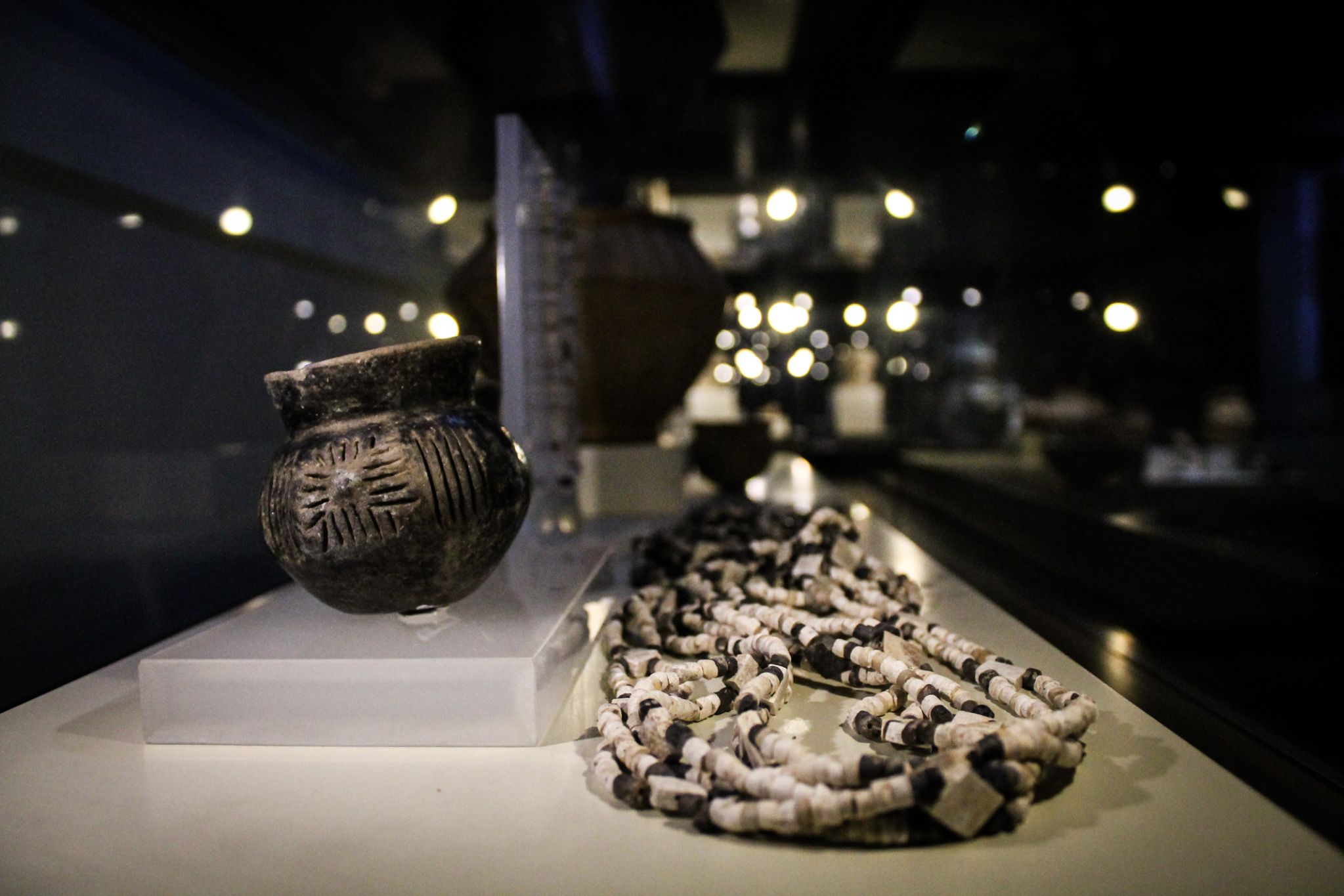 Precious findings from 17 tombs found at the excavation site (Nimet Kirac)