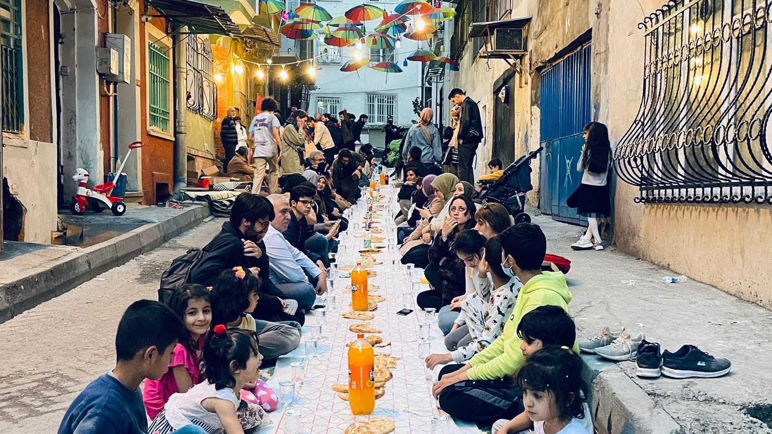 Istanbul-Tarlabasi-iftar-april-2022