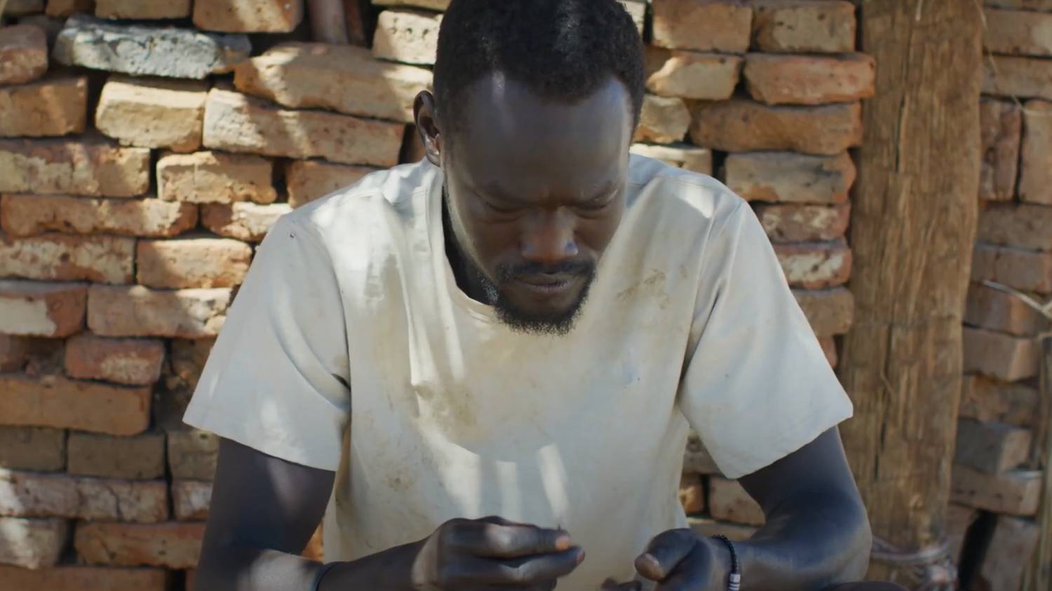 The lead character, a lonely bricklayer, is played by real life bricklayer Maher El Khair in his first screen performance (screengrab)