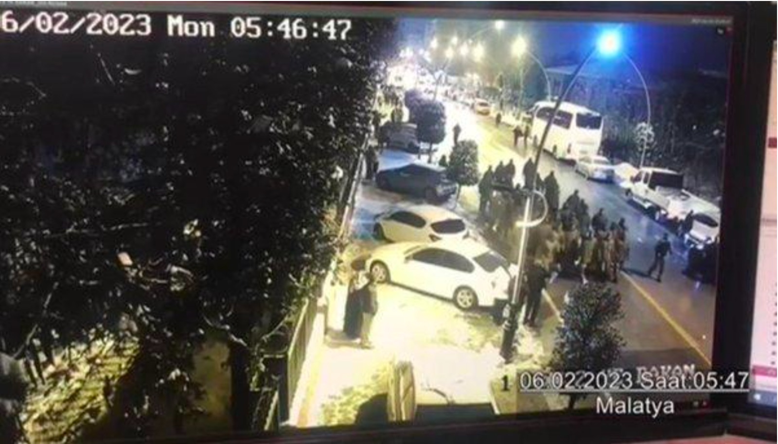 A street camera in Malatya near the army garrison indicates Turkish soldiers left their barracks to join the rescue operations following an earthquake on the morning of 6 February 2023 (MEE)