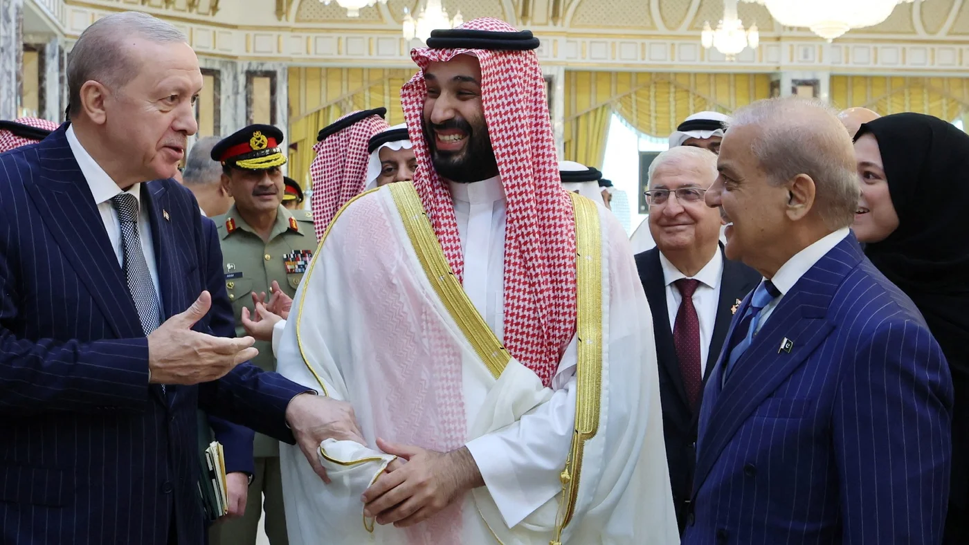 Turkish President Recep Tayyip Erdogan, Saudi Crown Prince Mohammed bin Salman and Pakistan's Prime Minister Shehbaz Sharif after signing a joint defence agreement in Mecca, Saudi Arabia, 7 August 2026 (Reuters)