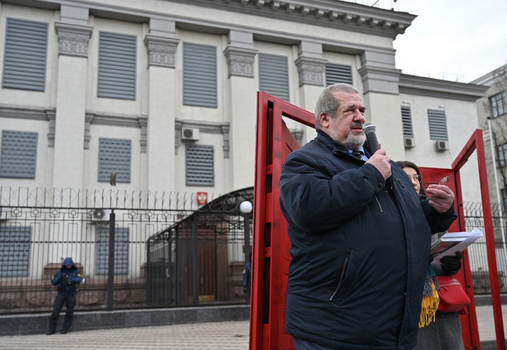 Refat Chubarov, chairman of the Mejlis, speaks during a performance held by activists in front of the Russian embassy in Kiev on 21 February 2022 in support of the Crimean Tatars detained by the Russian authorities in Crimea (Genya Savilov/AFP)