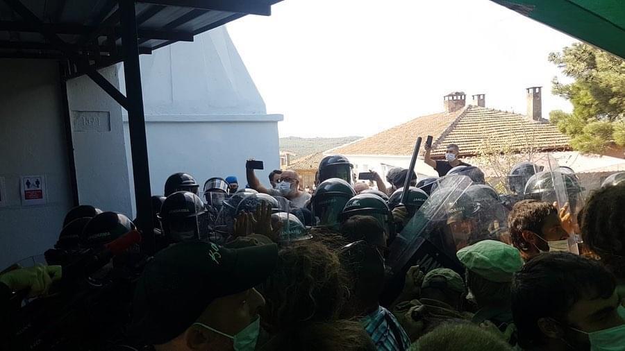 Security forces clash with activists attempting to disrupt an environmental impact assessment meeting (Kazdagi Association)