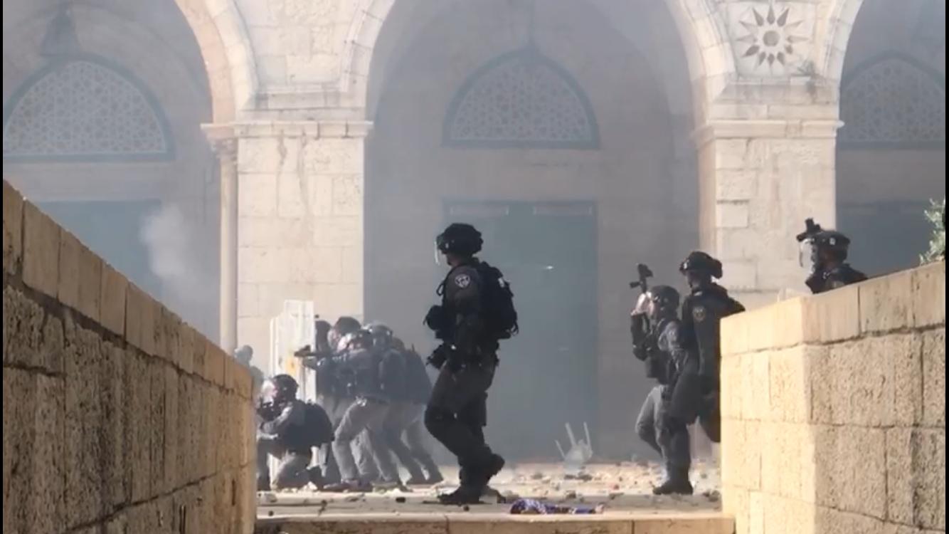 Israeli forces raid al-Aqsa Mosque (MEE)