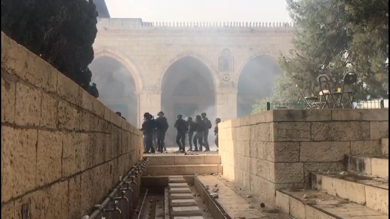 Israeli forces raid al-Aqsa Mosque (MEE)