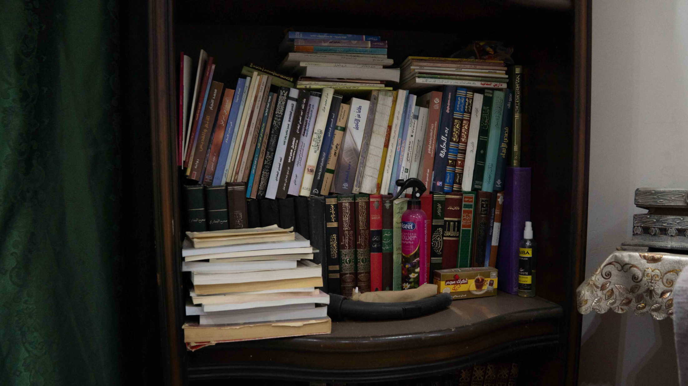 Adel al-Natour's library at his family home in Damascus (Anagha Subhash Nair/MEE)