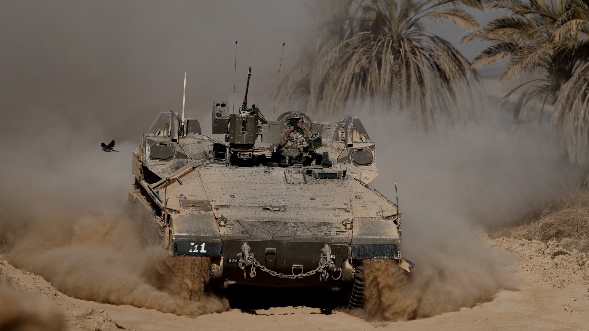 An Israeli armoured personnel carrier (APC) manoeuvres on Israeli side of the Israel-Gaza boundary, 21 September 2025 (Reuters/Amir Cohen)