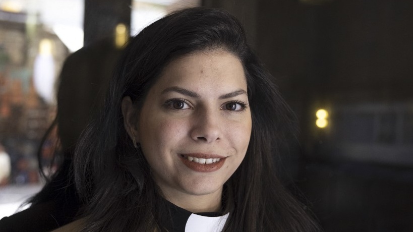 « Maintenant que je suis pasteure, je réalise l’importance que cela a en Palestine […] Je suis si fière de cela parce que c’est un grand pas en avant pour les femmes » (AFP)