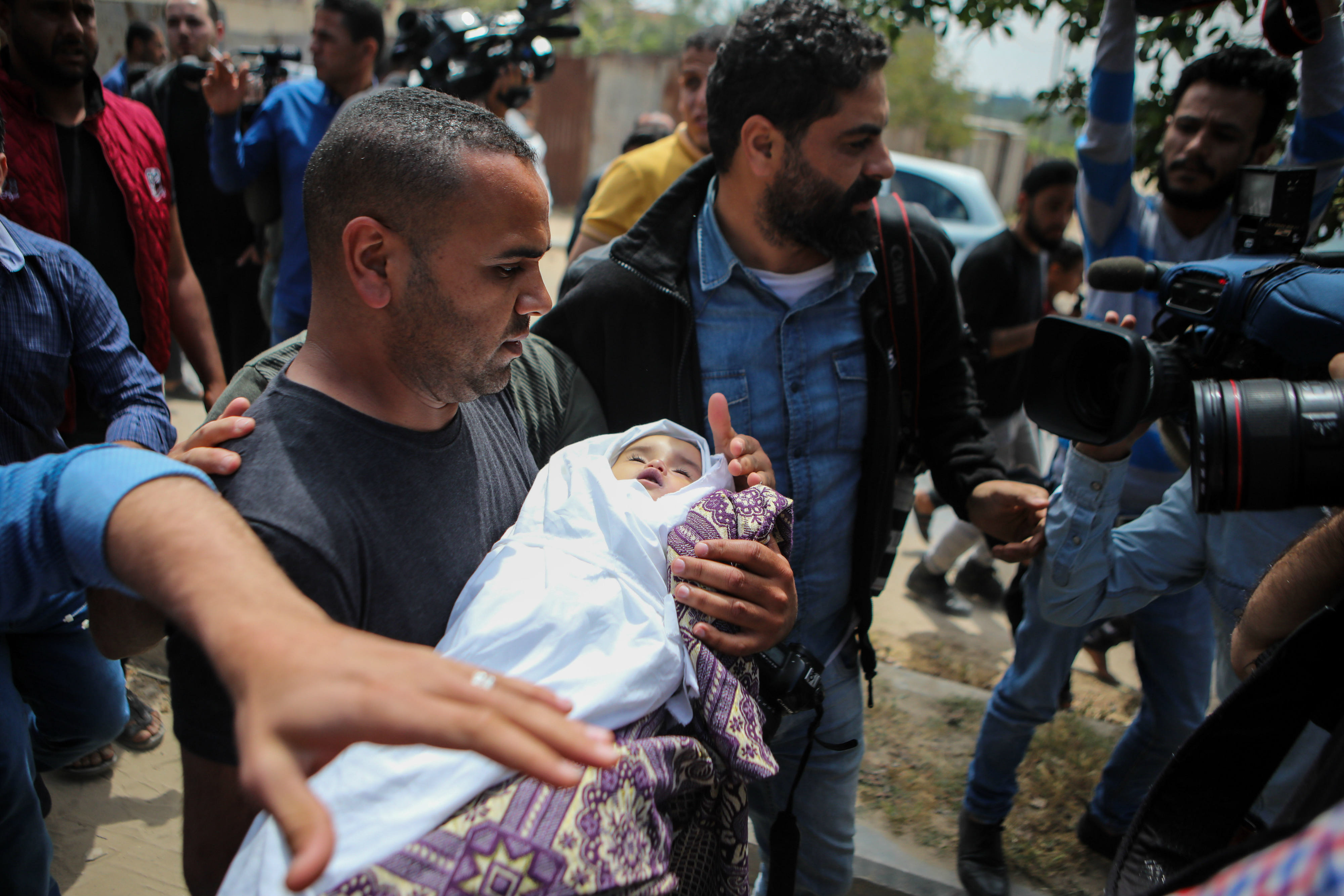 Sebba Mahmoud Abu Arar's body carried at her funeral in Gaza's al-Zaitoun (MEE/Mohammed al-Hajjar)