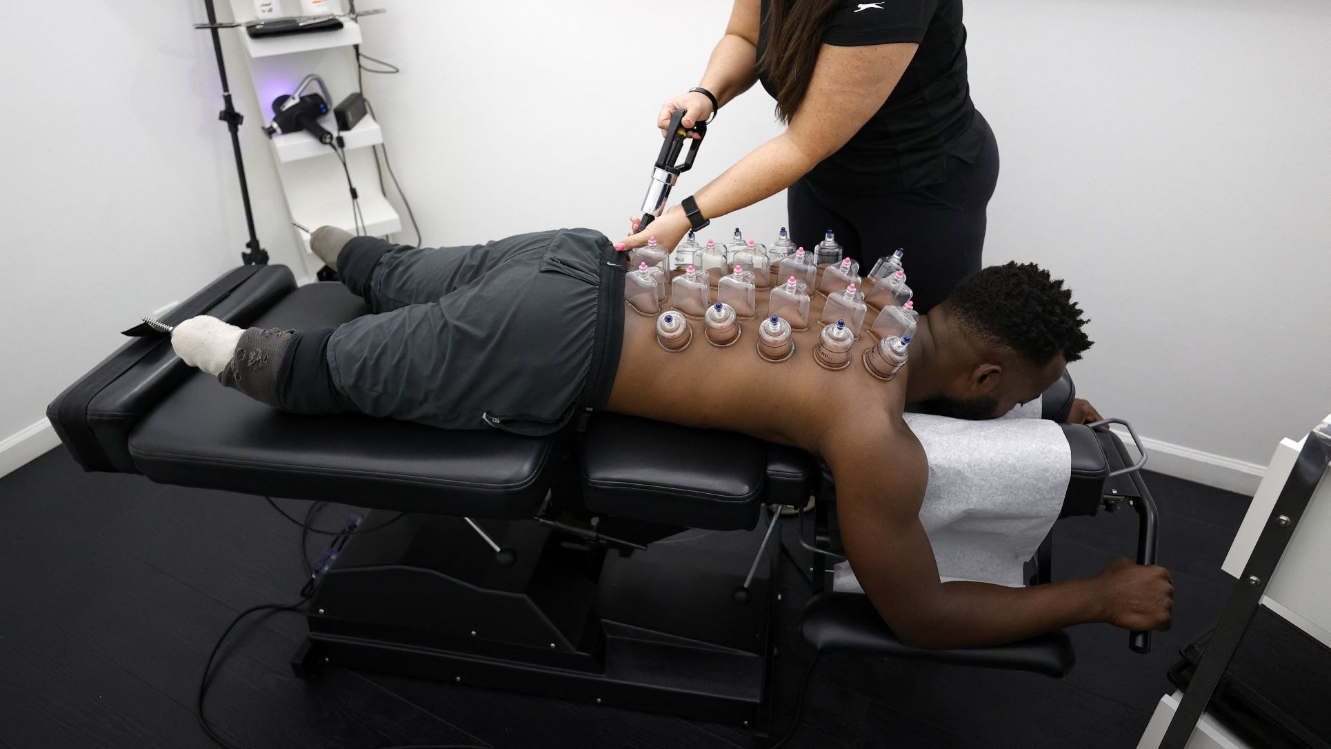 blake-leeper-cupping-afp-2021.jpg