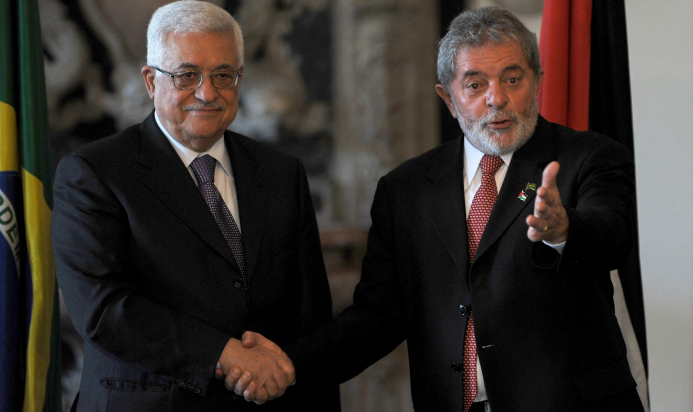 Brazilian President Luiz Inacio Lula da Silva (right) meets with Palestinian President Mahmoud Abbas in Salvador, Brazil, in November 2009 (AFP)