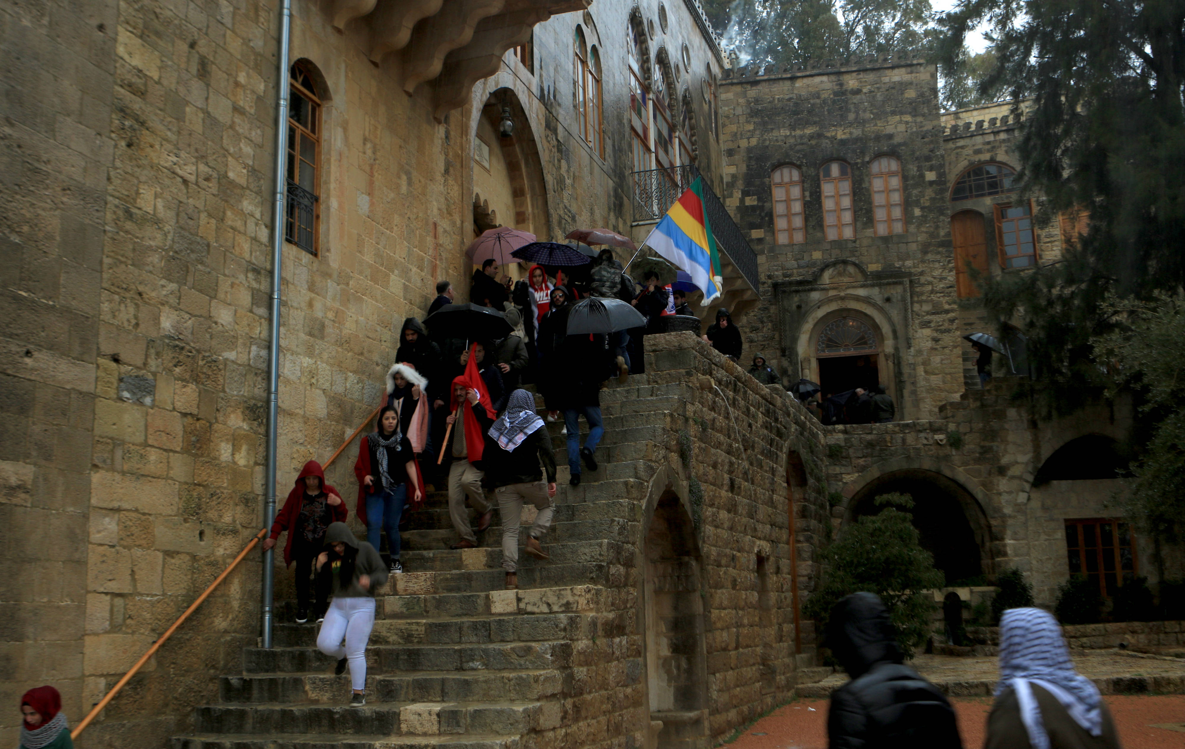 Les druzes commémorent la mort de Kamal Joumblatt dans la demeure ancestrale du défunt dirigeant à Moukhtara, dans le chouf libanais (MEE/Michal Kranz)