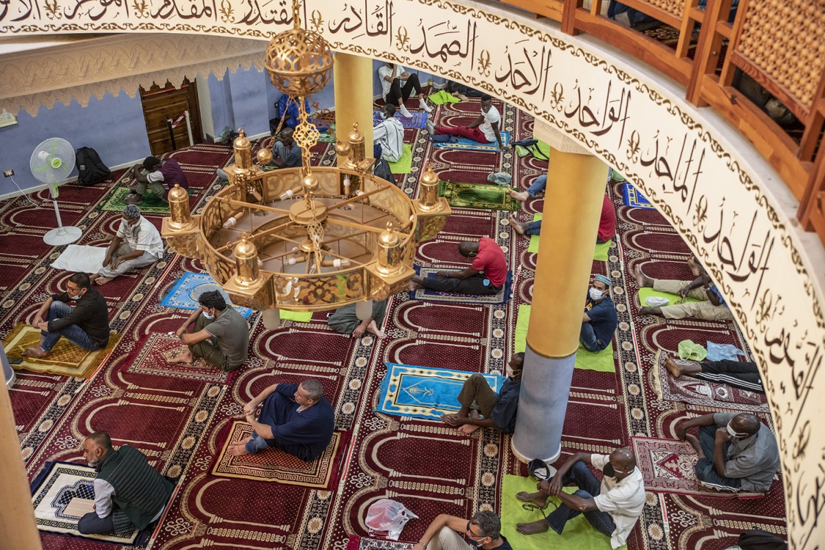 Friday prayers at Catania mosque (MEE/Alessio Mamo)