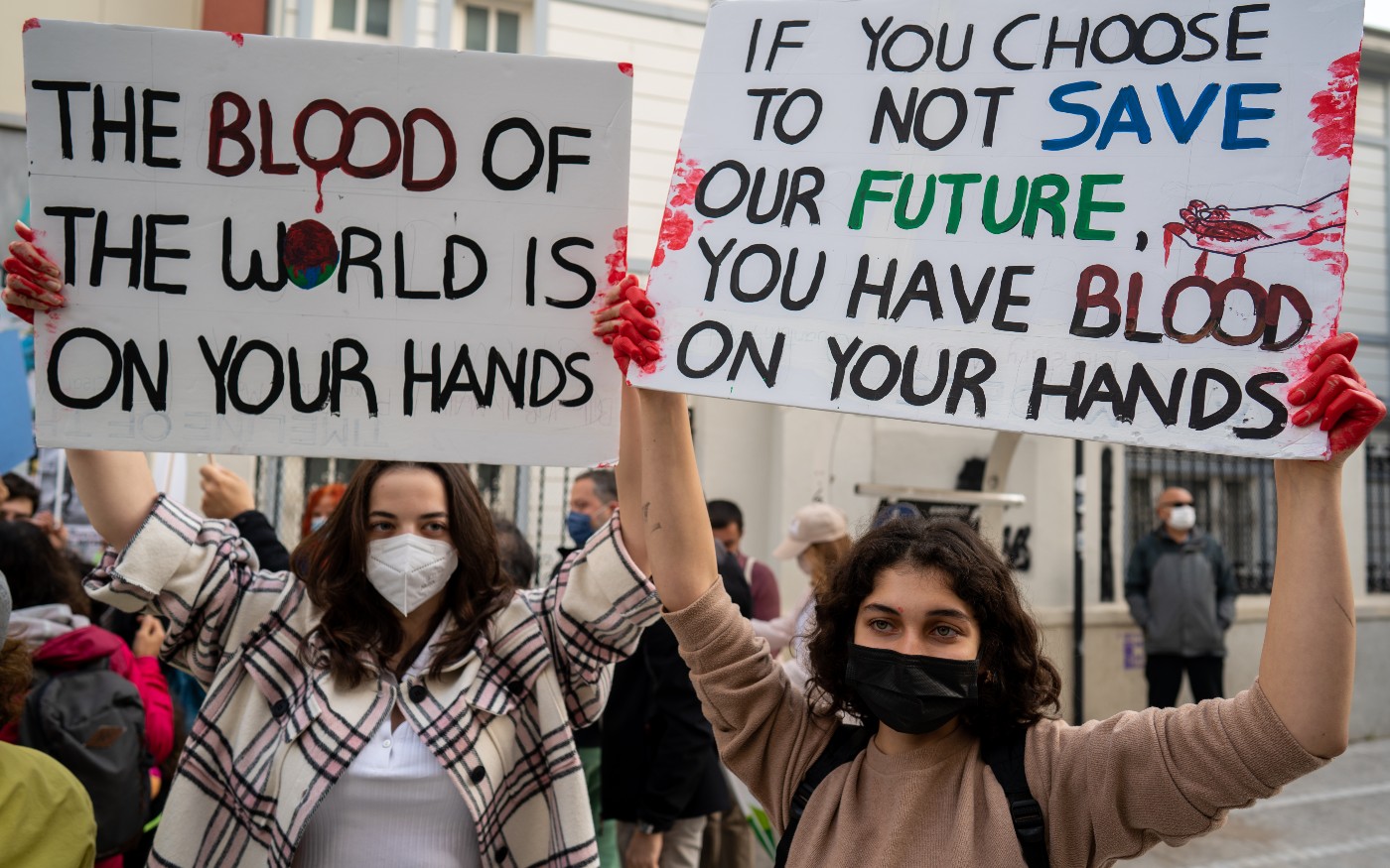Climate activists holda demonstration to protest the COP26 summit on Climate Justice Day, 6 November 2021, in Istanbul, Turkey (Reuters)