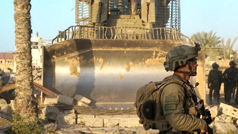 Israeli forces move deeper into Gaza 
