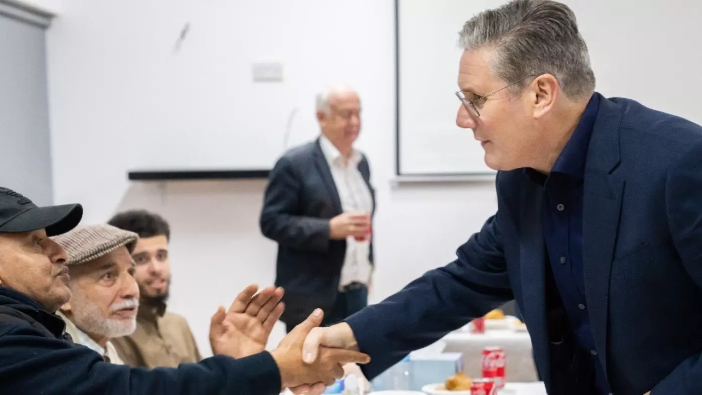 keir starmer visits mosque