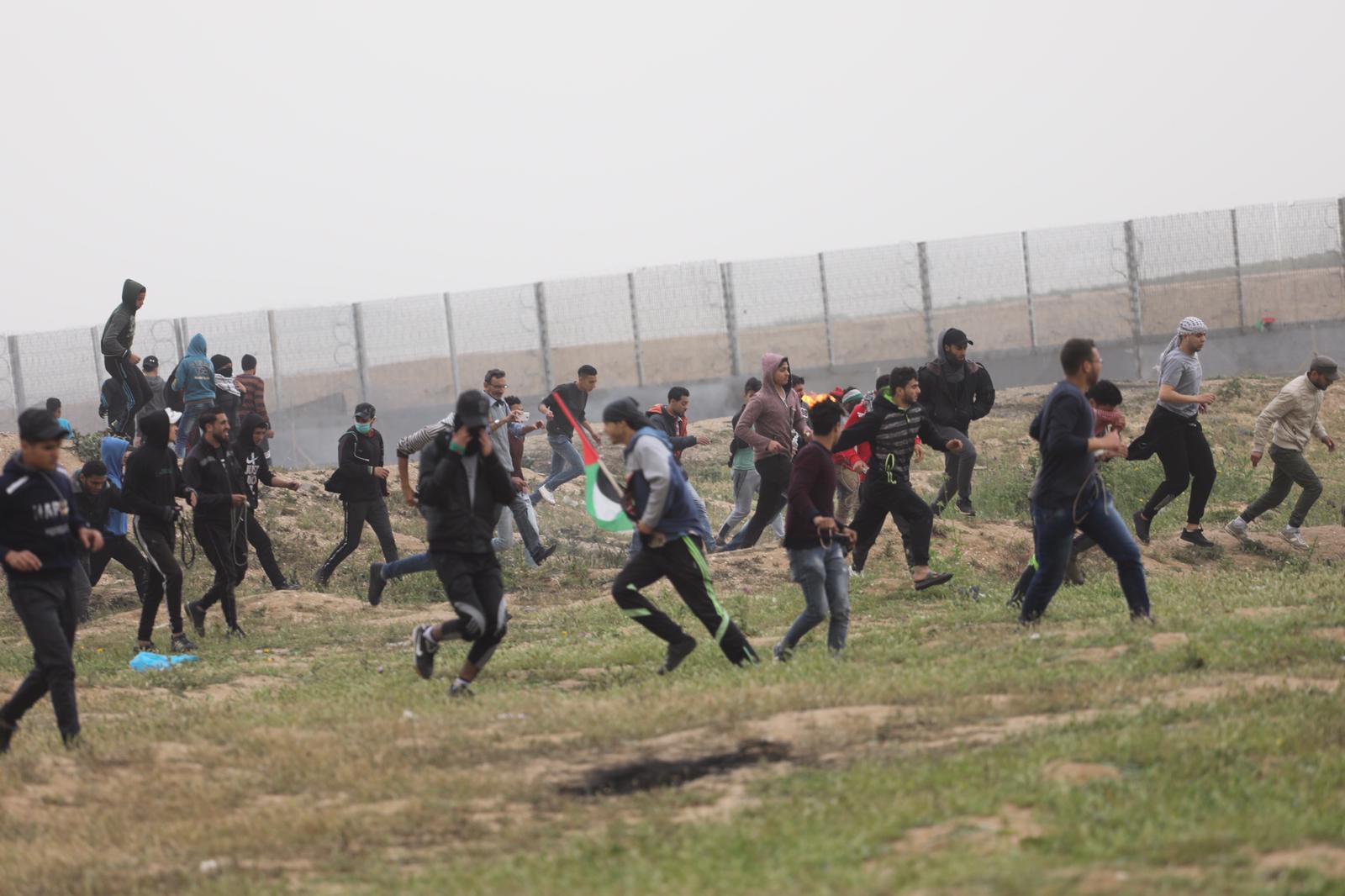 Palestinian protesters in Gaza's Malaka (MEE/Mohamed Asad)