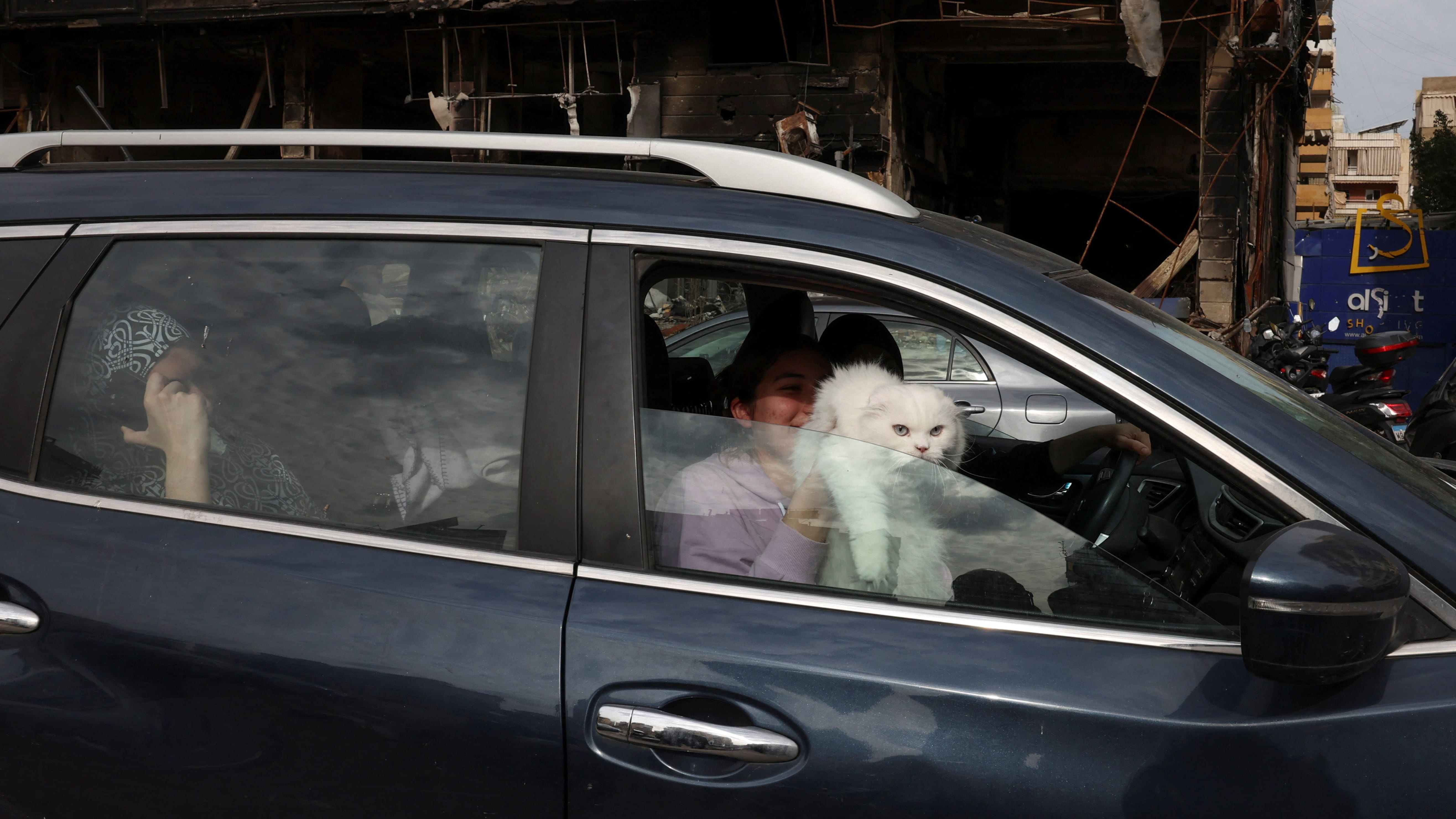 Displaced people make their way home after a 10-day ceasefire between Lebanon and Israel went into effect, 17 April, 2026 (Reuters/Mohamed Azakir)