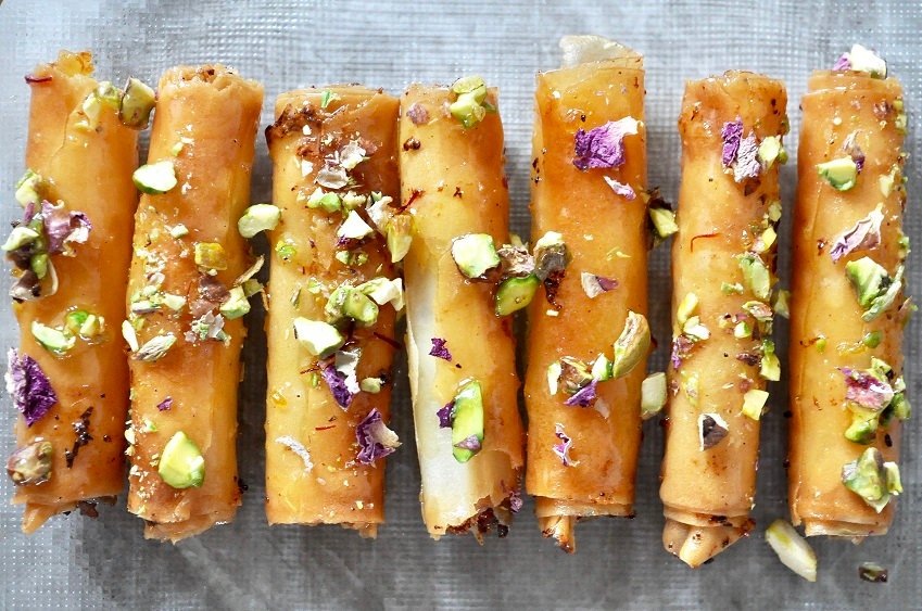 À Oman, les asabe zainab sont traditionnellement faits à base de fromage à la crème (@dinewithdina)