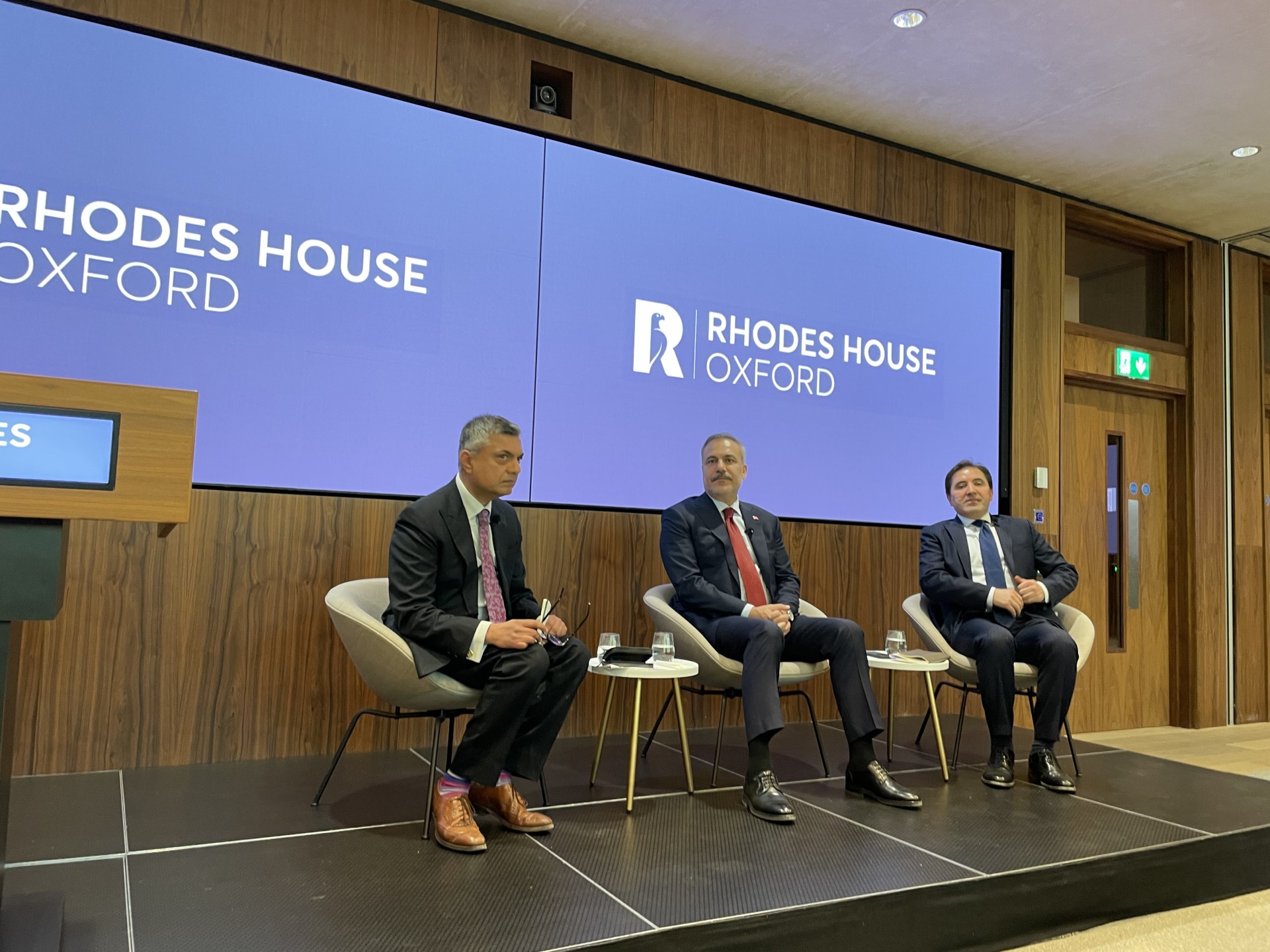Hakan Fidan (C) participates in a panel discussion following a talk in Oxford, 24 April (MEE)