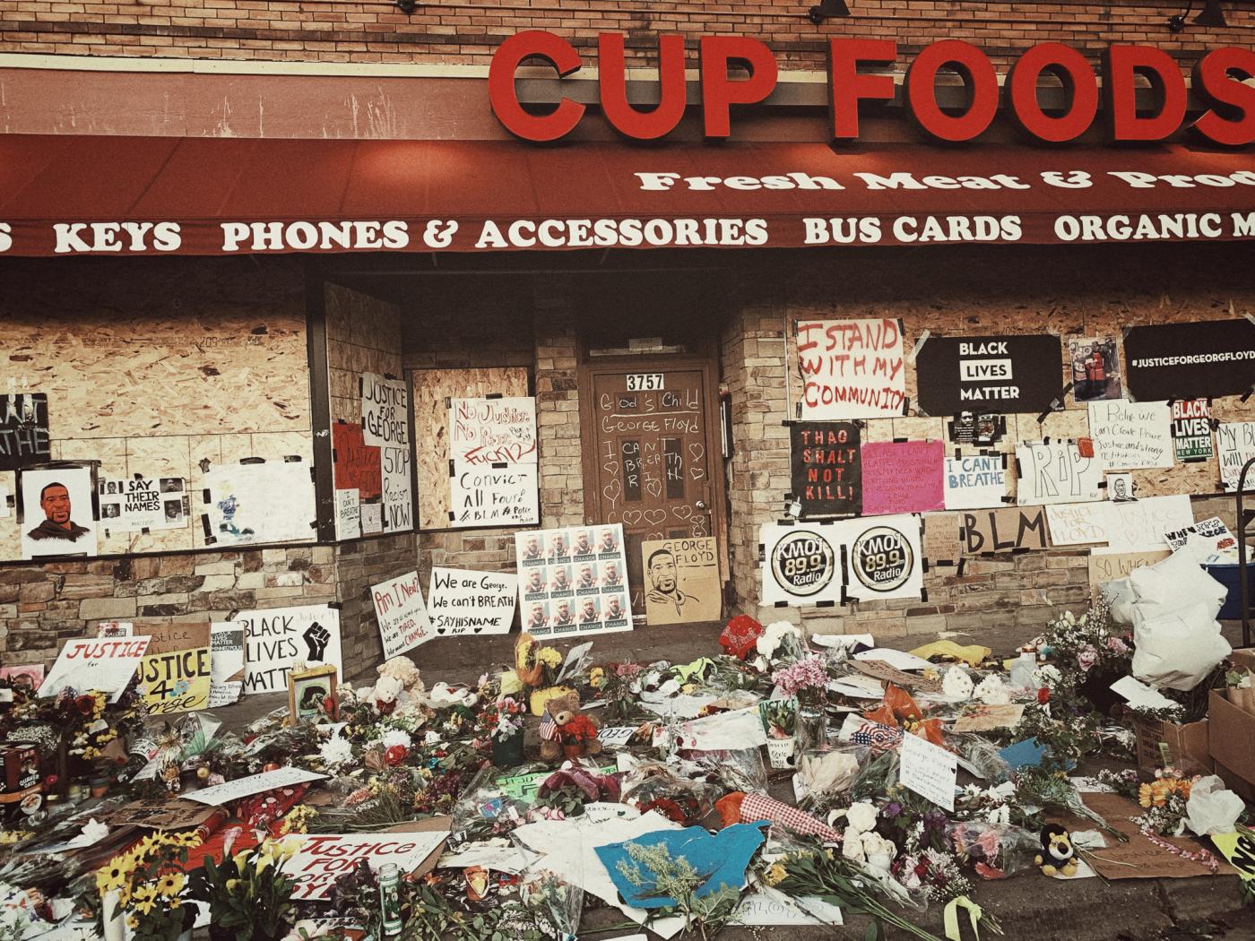 « Nous soutenons Black Lives Matter », a affirmé le propriétaire de Cup Foods, d’où l’incident menant au meurtre de George Floyd a débuté (MEE)