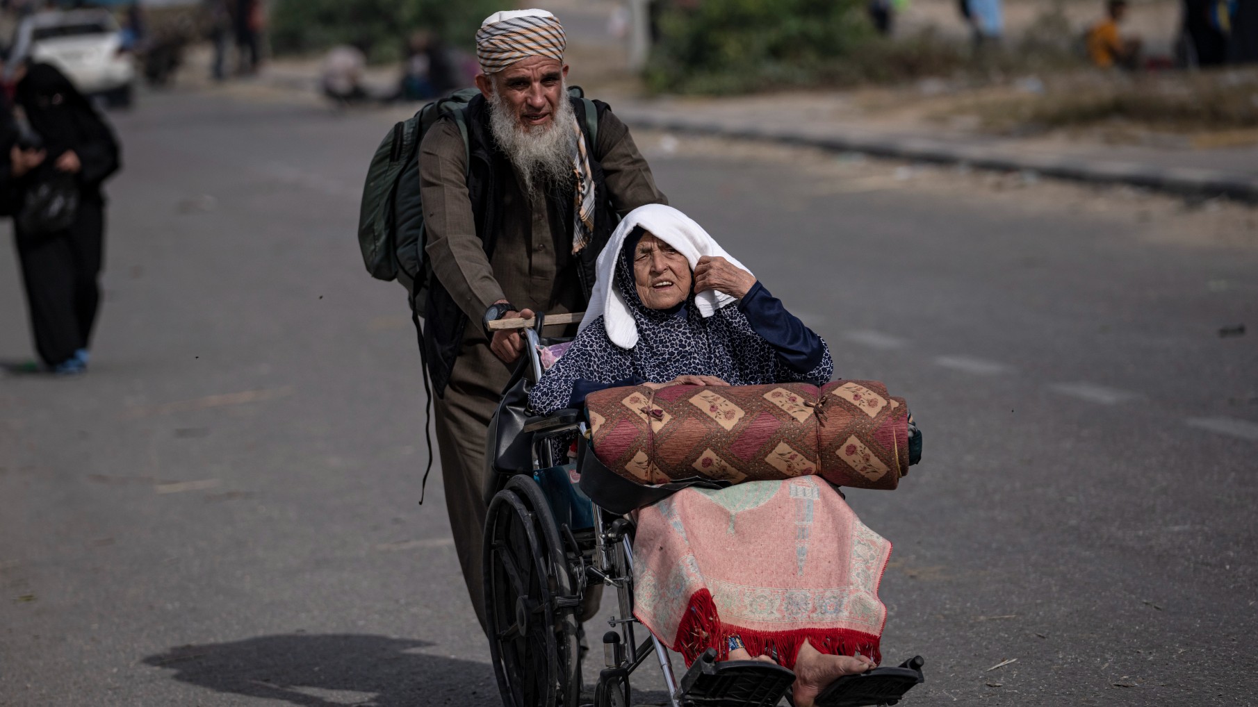 Palestinians flee to the southern Gaza Strip on Salah al-Din Street in Bureij, Gaza Strip, Saturday, Nov. 11, 2023. (AP Photo/Fatima Shbair)