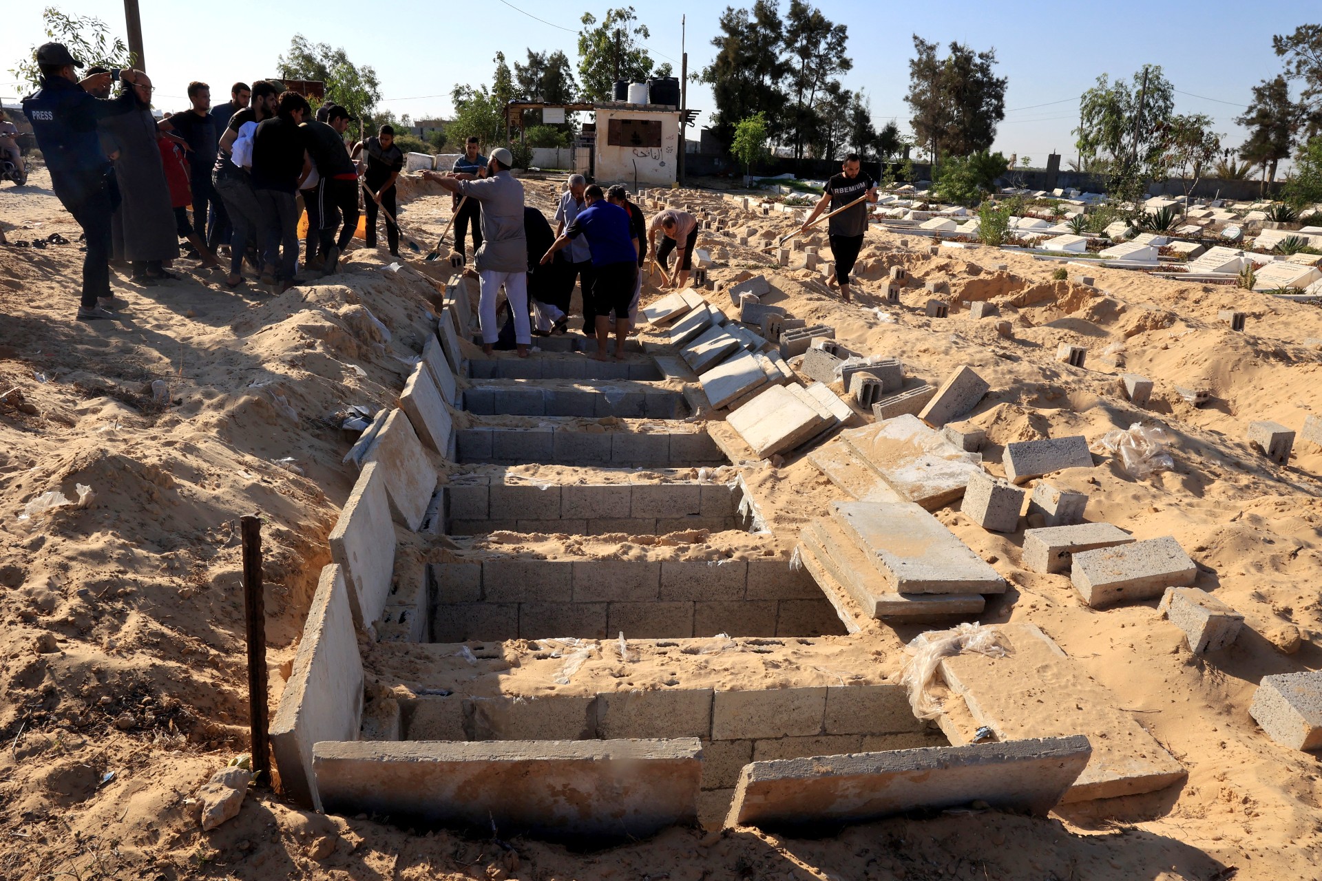 gaza graves 