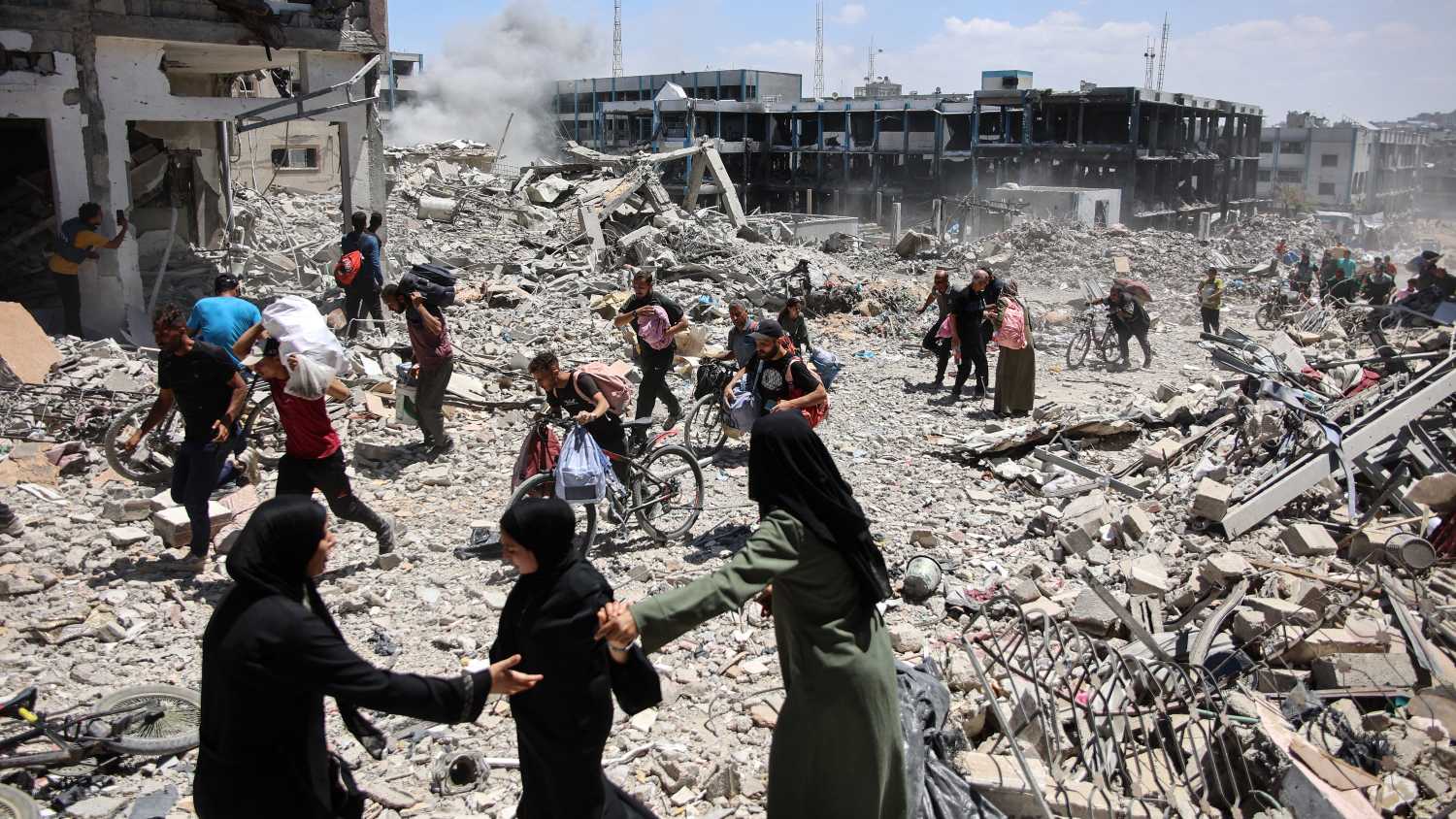 Palestinians return to the Jabalia refugee camp in northern Gaza to check on their homes on 30 May 2024.