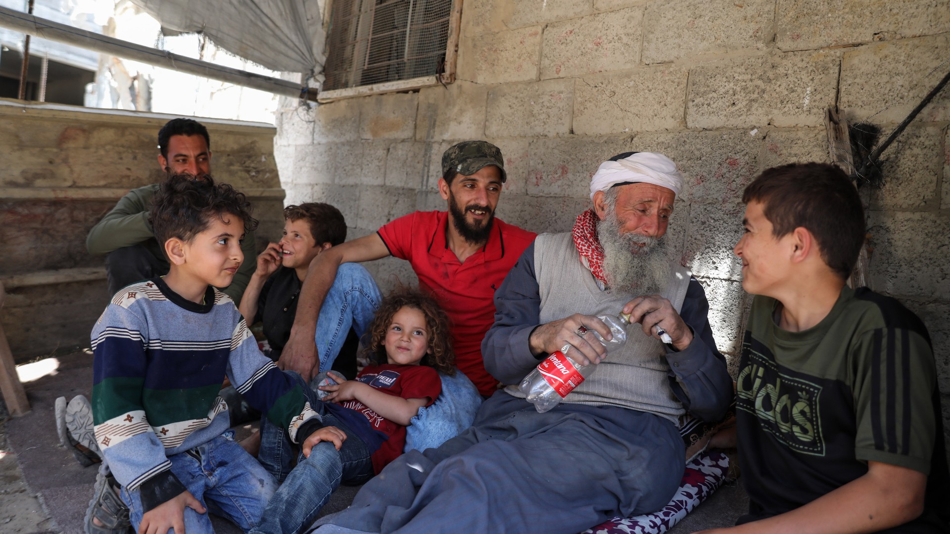 gaza elderly man with family 2023