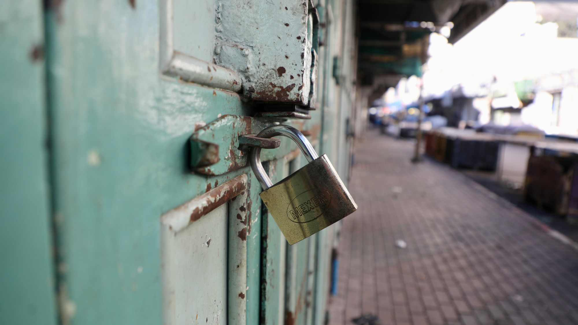 Shops remained shuttered in Hebron as part of a nationwide strike on 3 January 2023 (Mosab Shawer/MEE)