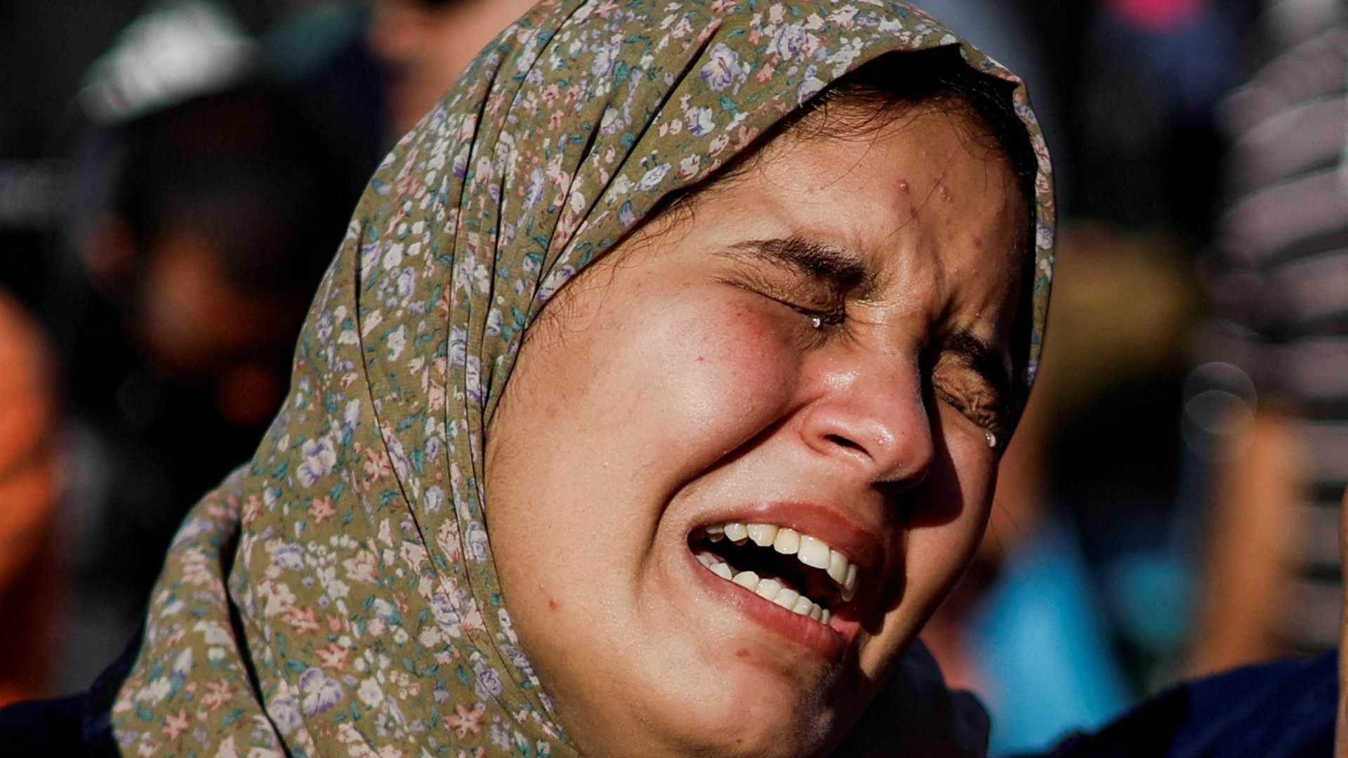  A woman mourns during a funeral for Palestinians killed by Israeli strikes in Khan Younis in the southern Gaza Strip, 26 October, 2023 (Reuters)