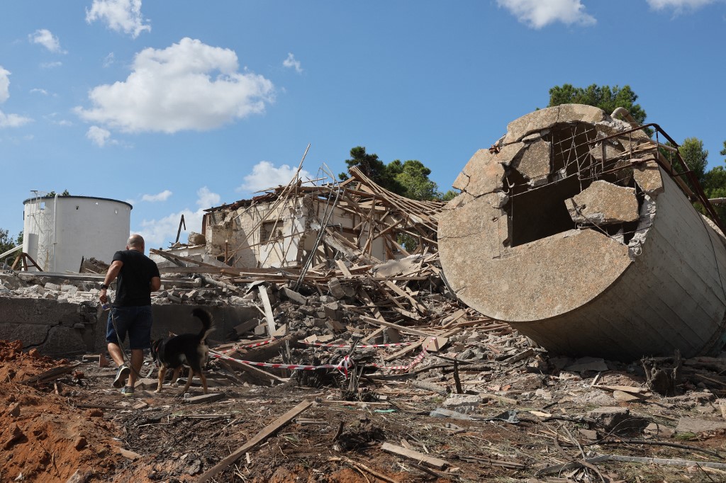 destroyed building Hod HaSharon iran missile
