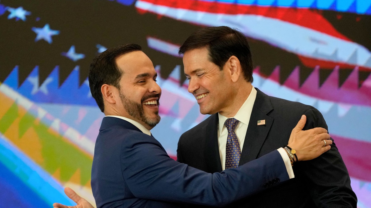 Colombia's President Abelardo de la Espriella (L) and US Secretary of State Marco Rubio (R) embrace during a bilateral agreement signing ceremony in Barranquilla, Colombia on 8 September 2026 (Fernando Vergara / POOL / AFP)