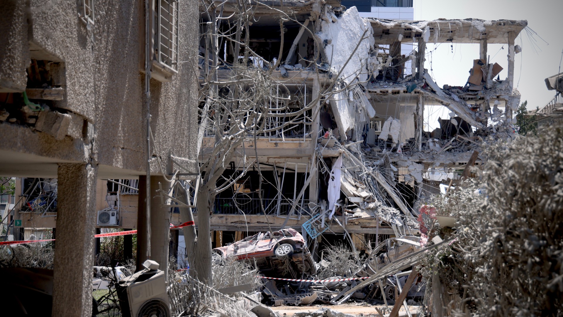 The aftermath of a damaged residential building after a ballistic missile strike in Ramat Gan, near Tel Aviv, on 14 June 2025 (MEE/Faiz Abu Rmeleh)